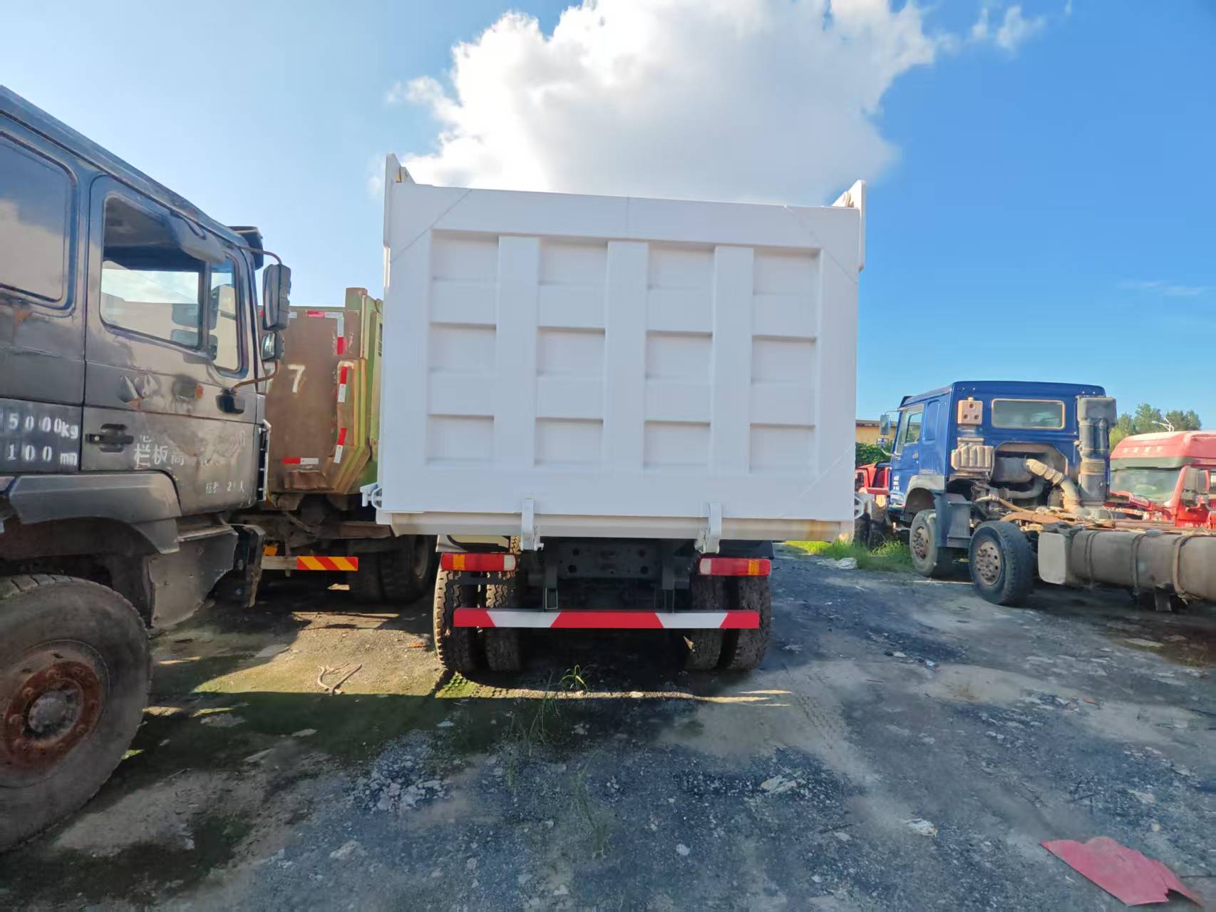 HOWO 6X4 dump truck