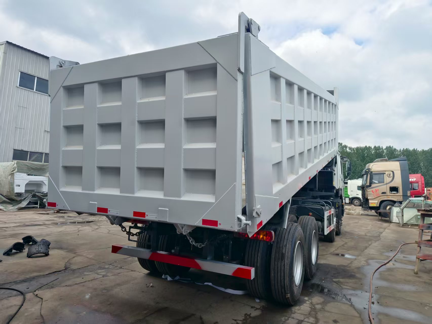 Sinotruk HOWO 8X4 371HP
