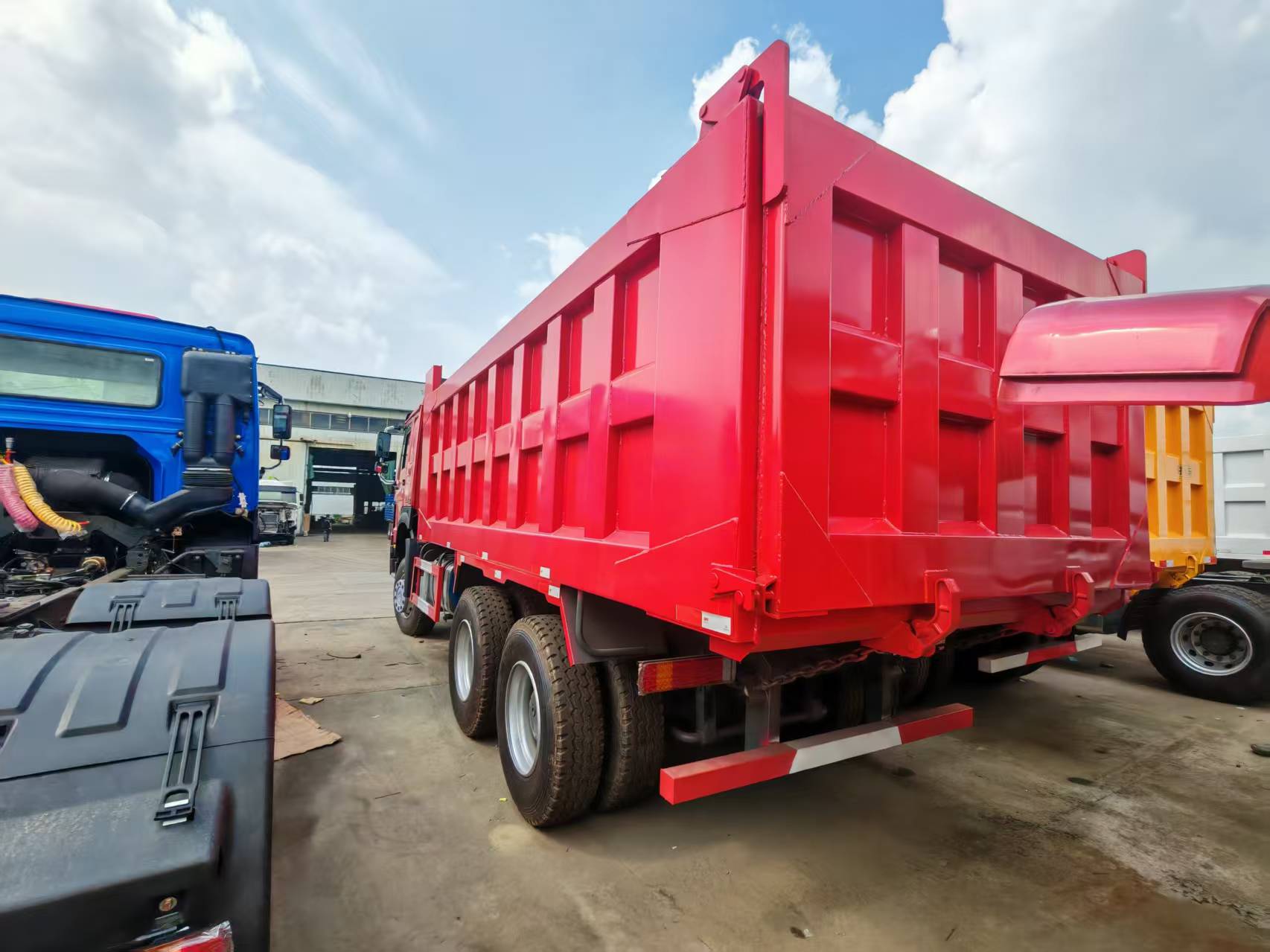secondhand tipping truck