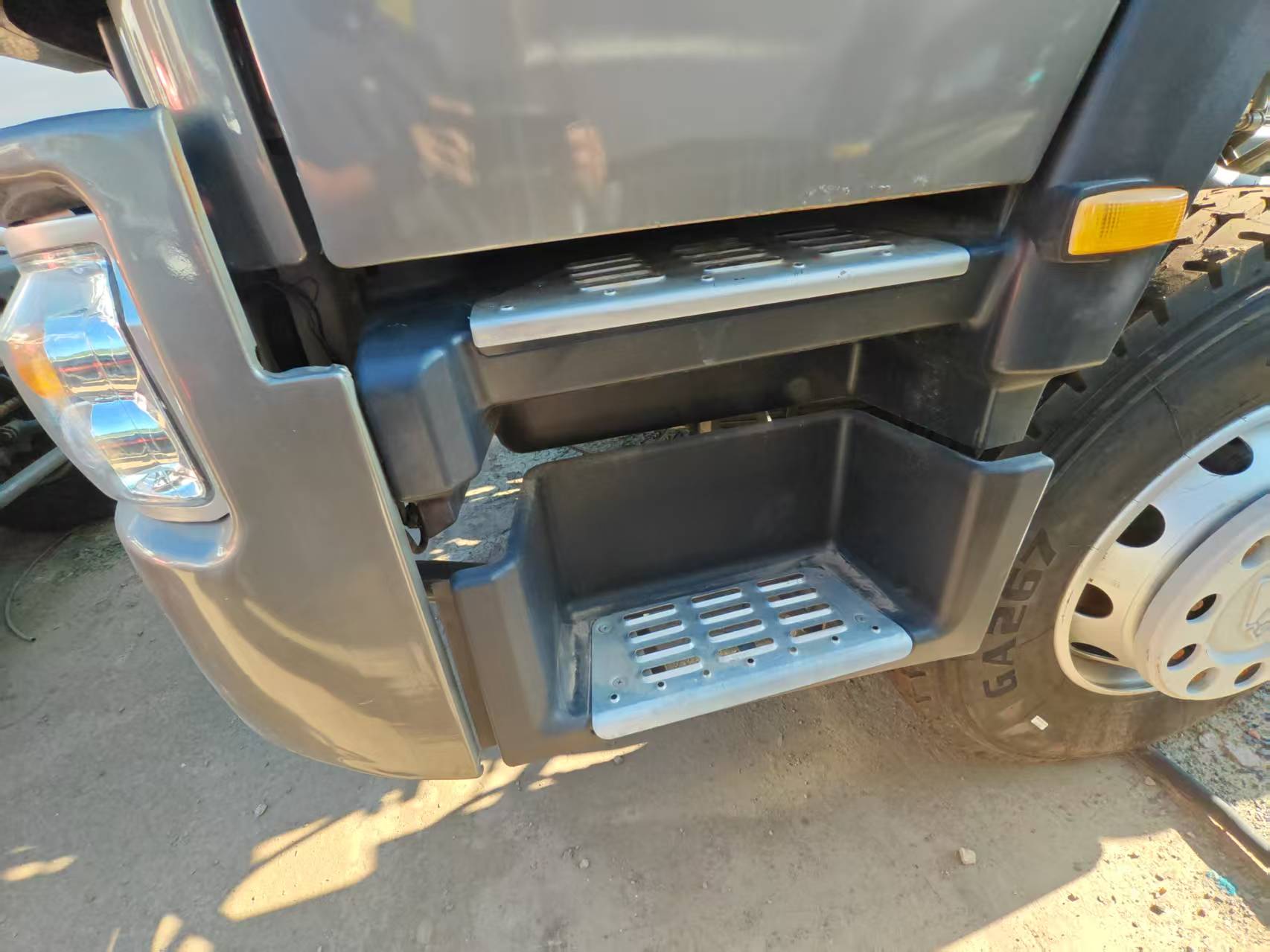 SINOTRUK HOWO 6*4 Tractor Truck