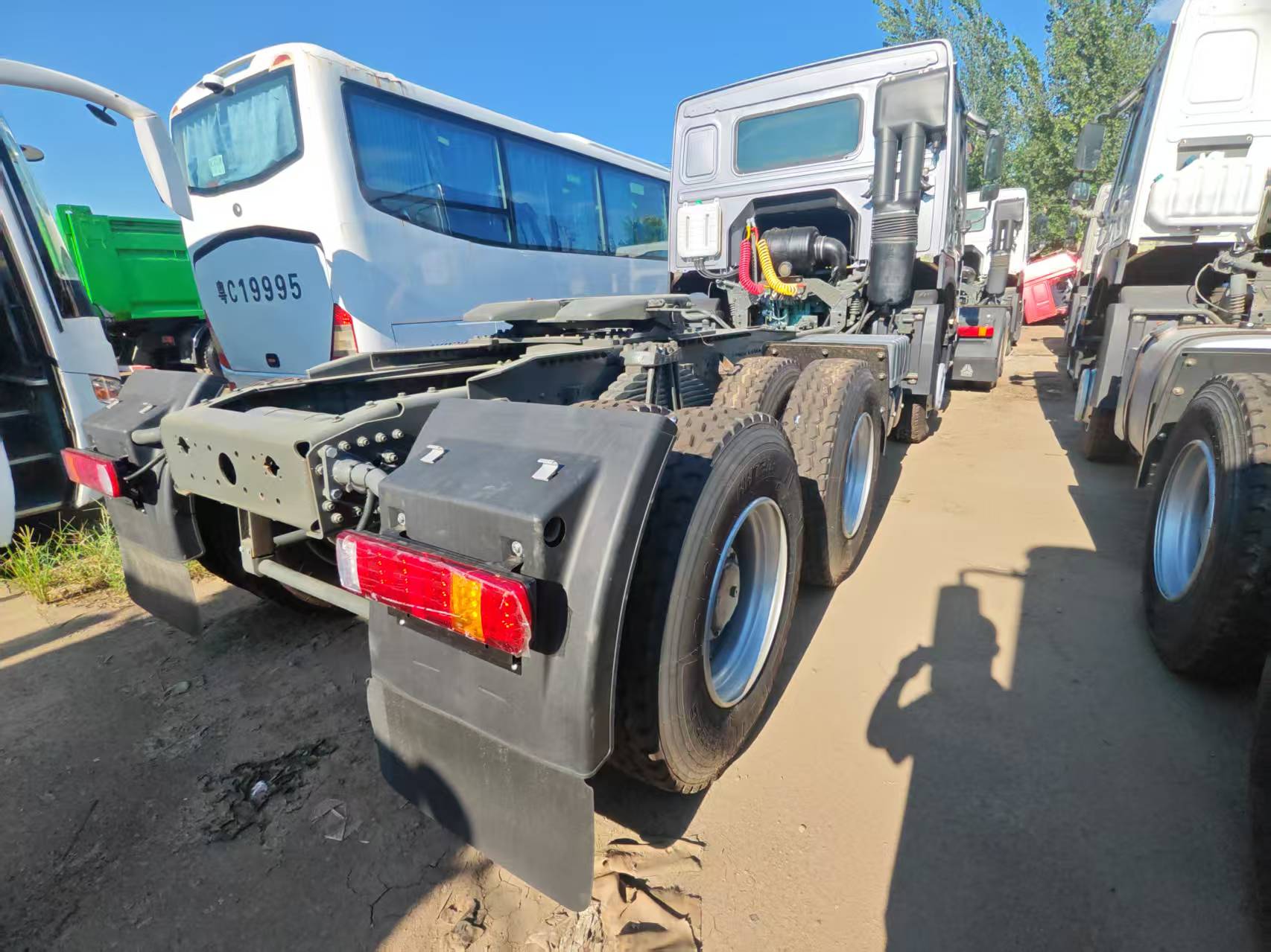 SINOTRUK HOWO 6*4 Tractor Truck