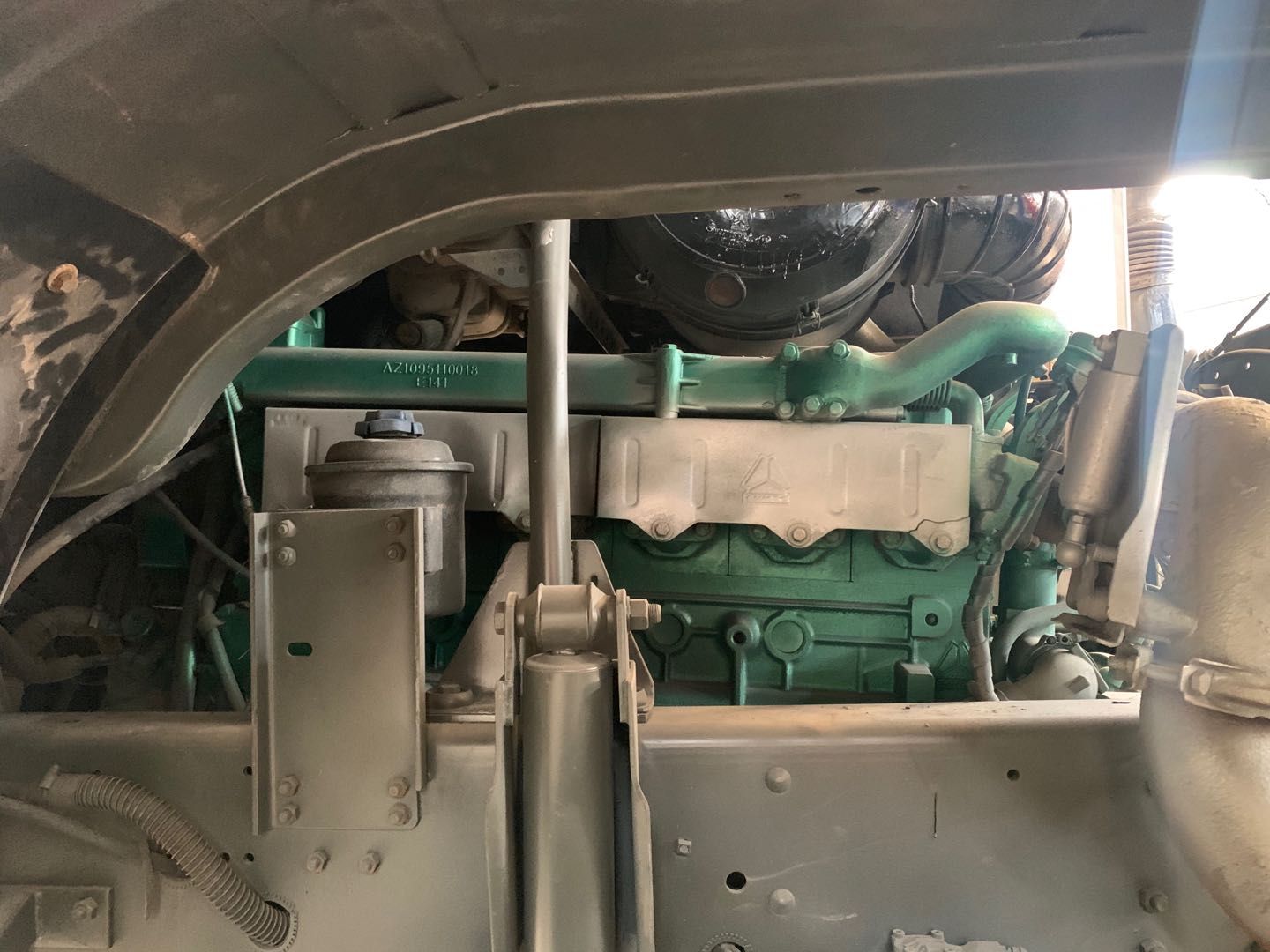 truck head engine