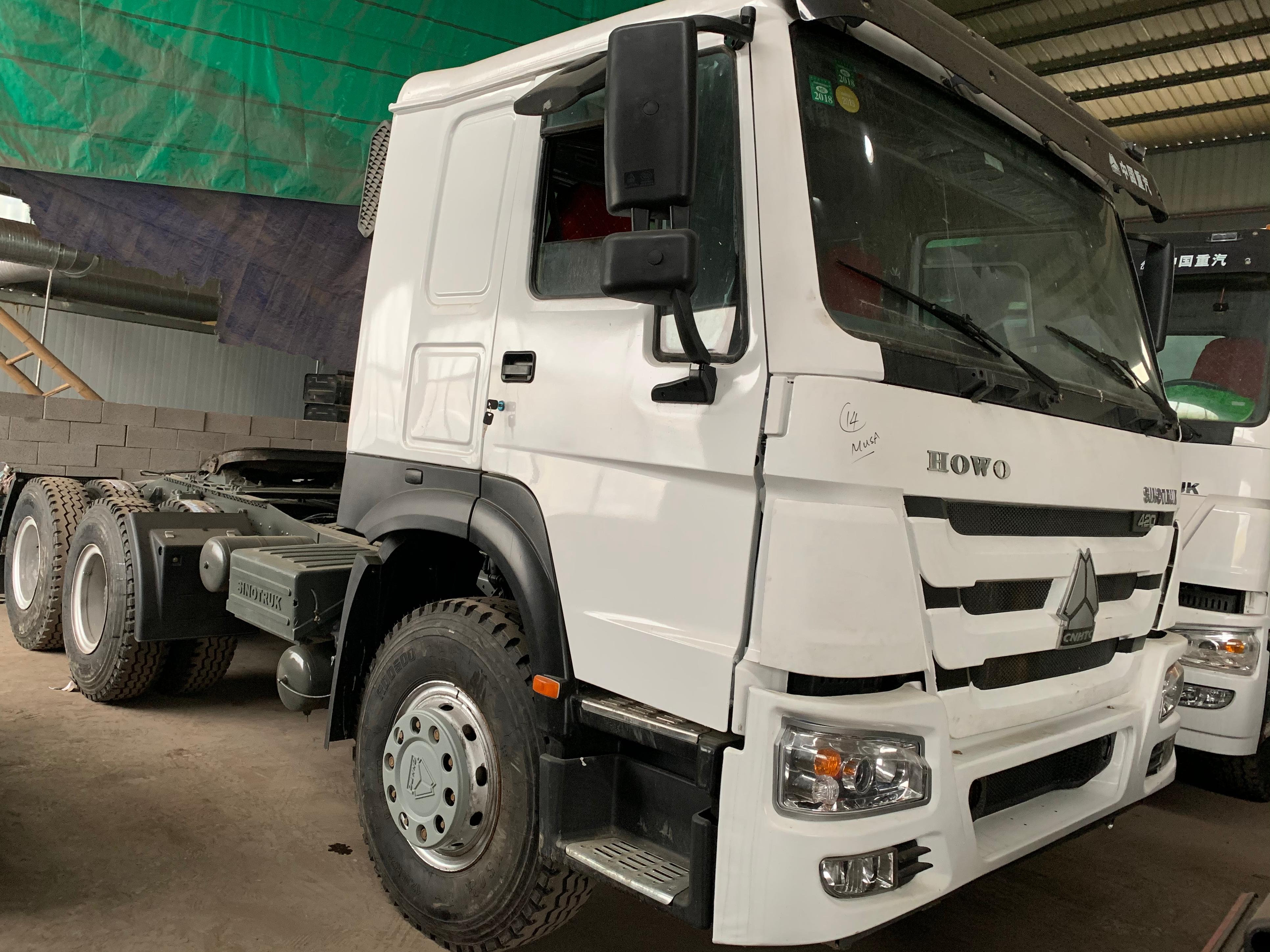 SINOTRUK HOWO 6*4 Tractor Truck