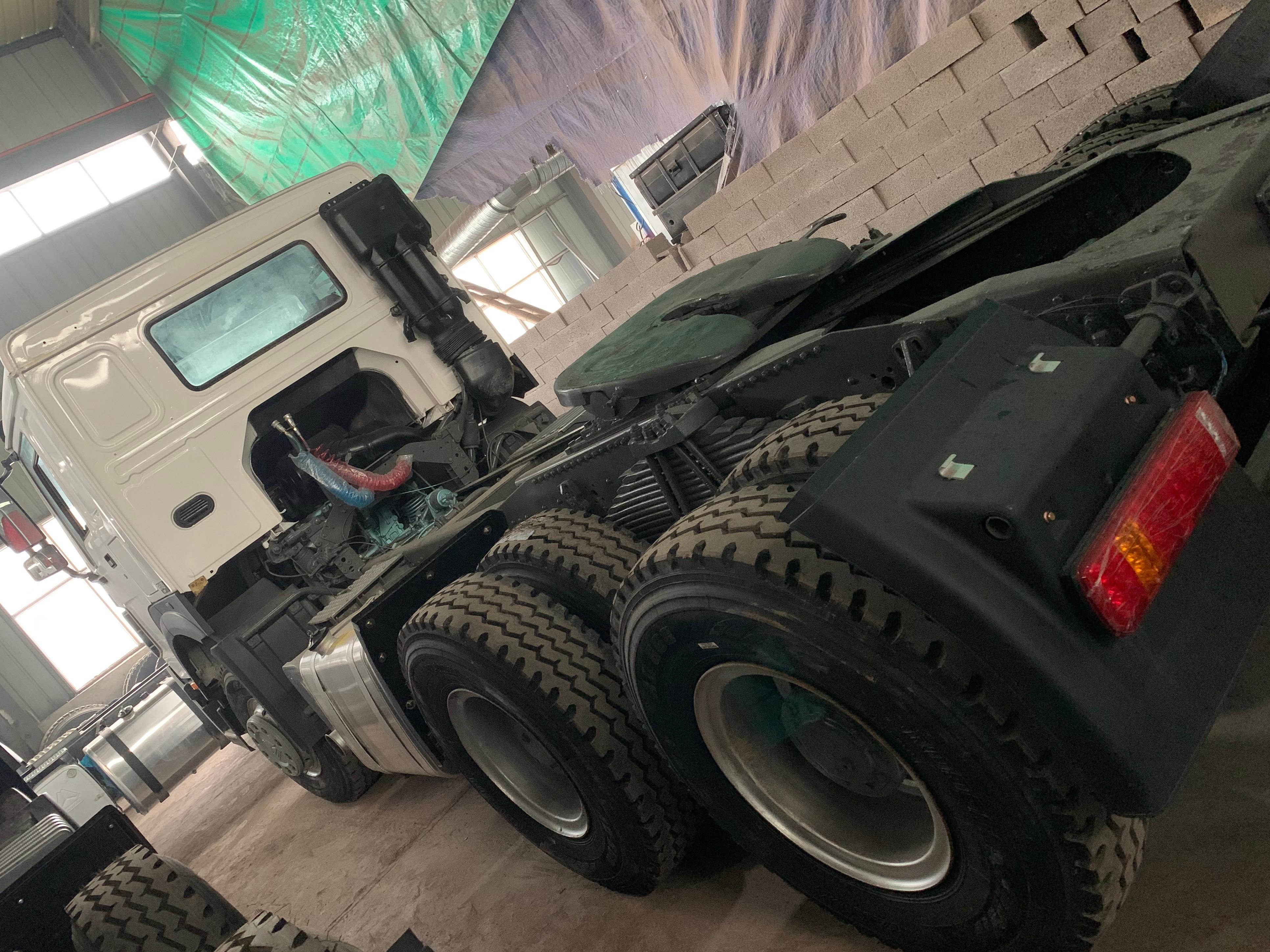 SINOTRUK HOWO 6*4 Tractor Truck