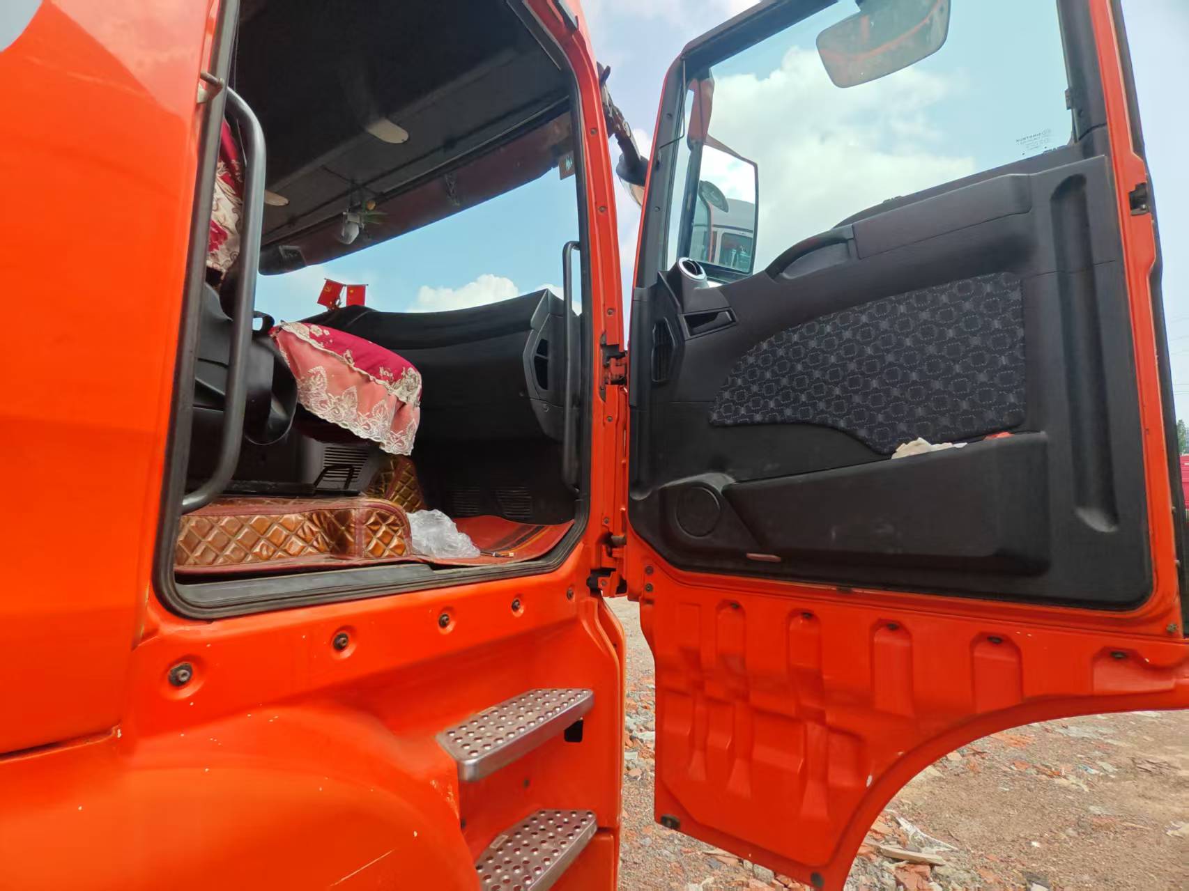 SINOTRUK 6*4 Tractor Truck