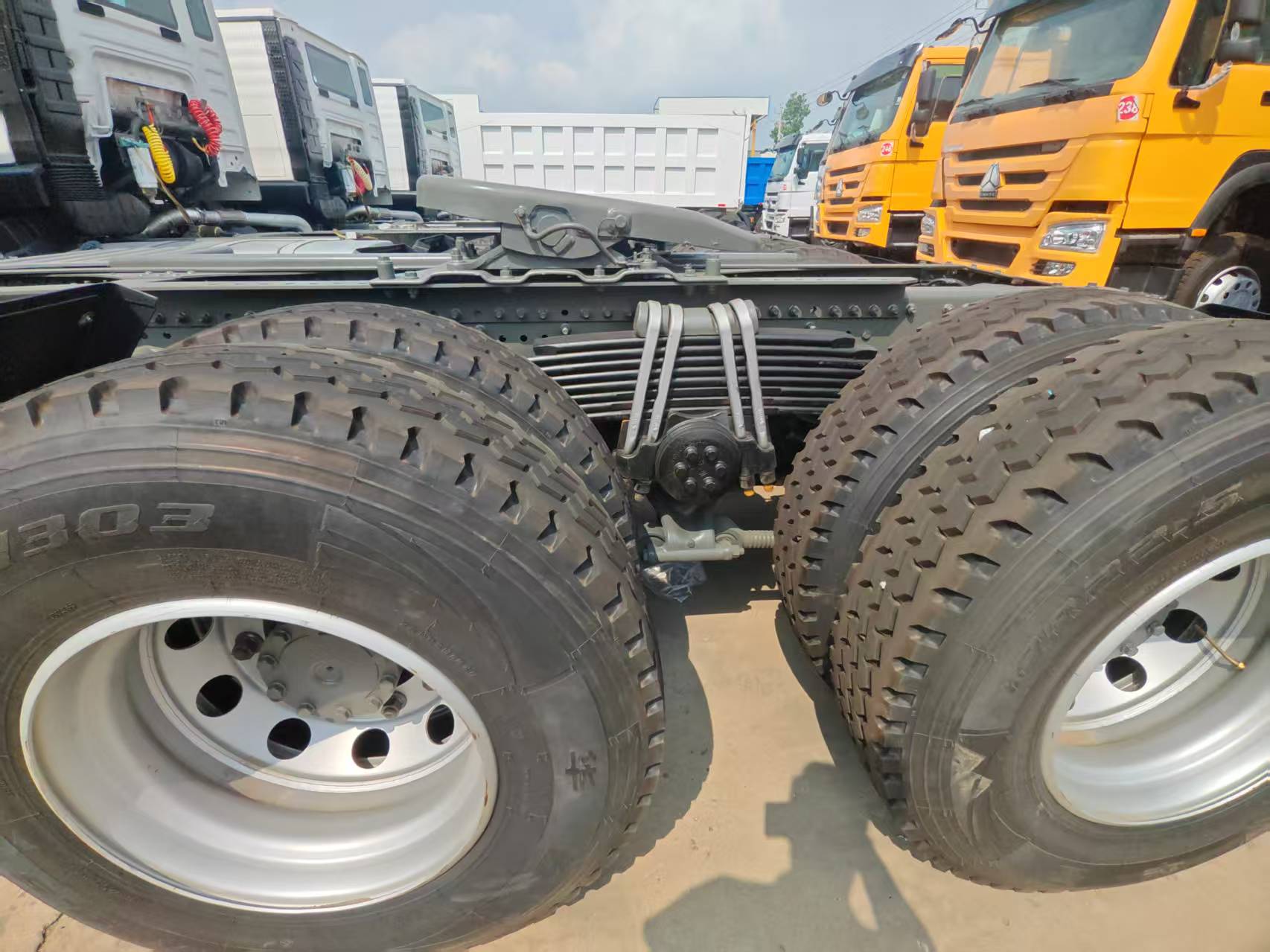 SINOTRUK HOWO 6*4 Tractor Truck