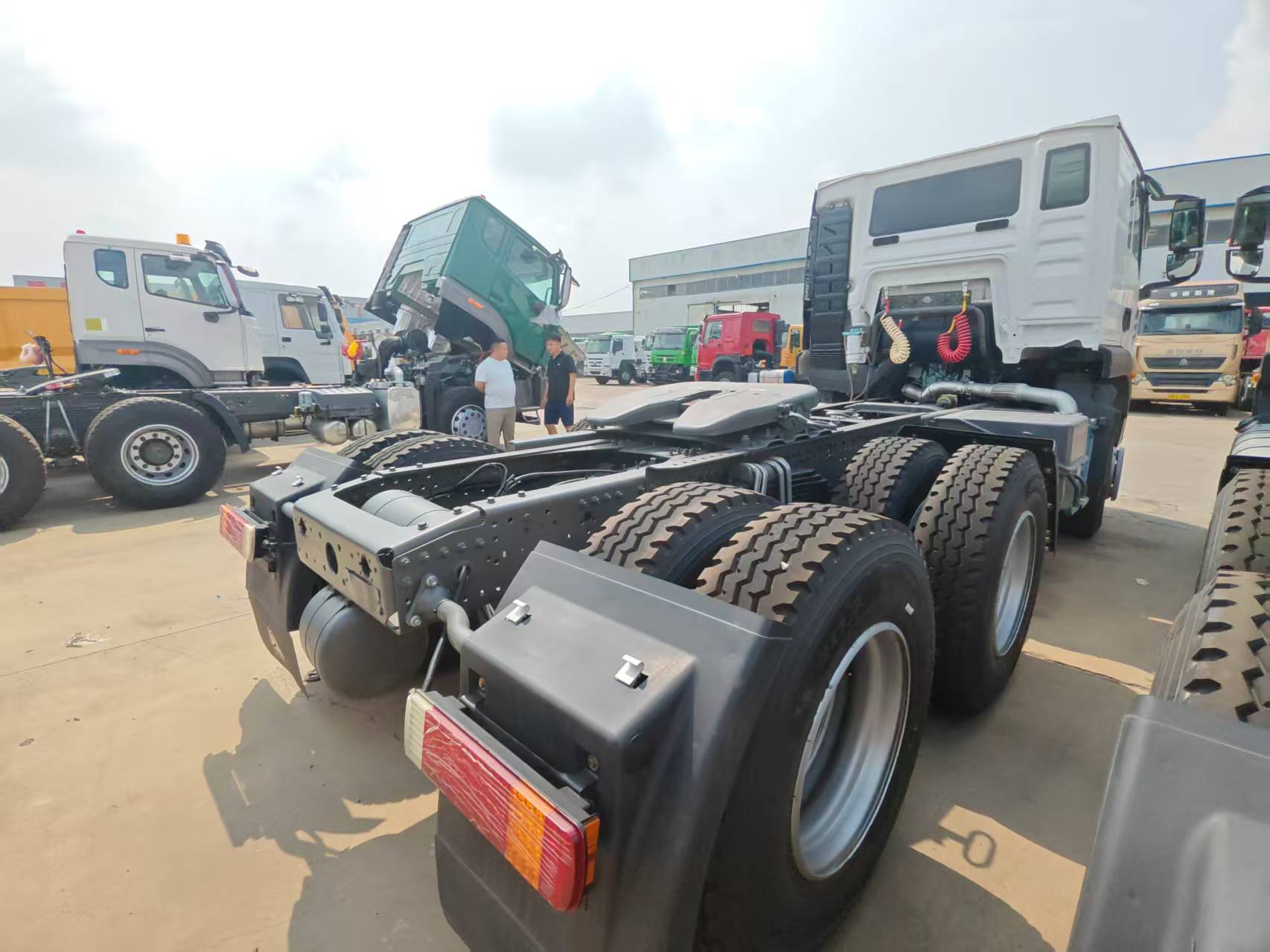 SINOTRUK HOWO 6*4 Tractor Truck