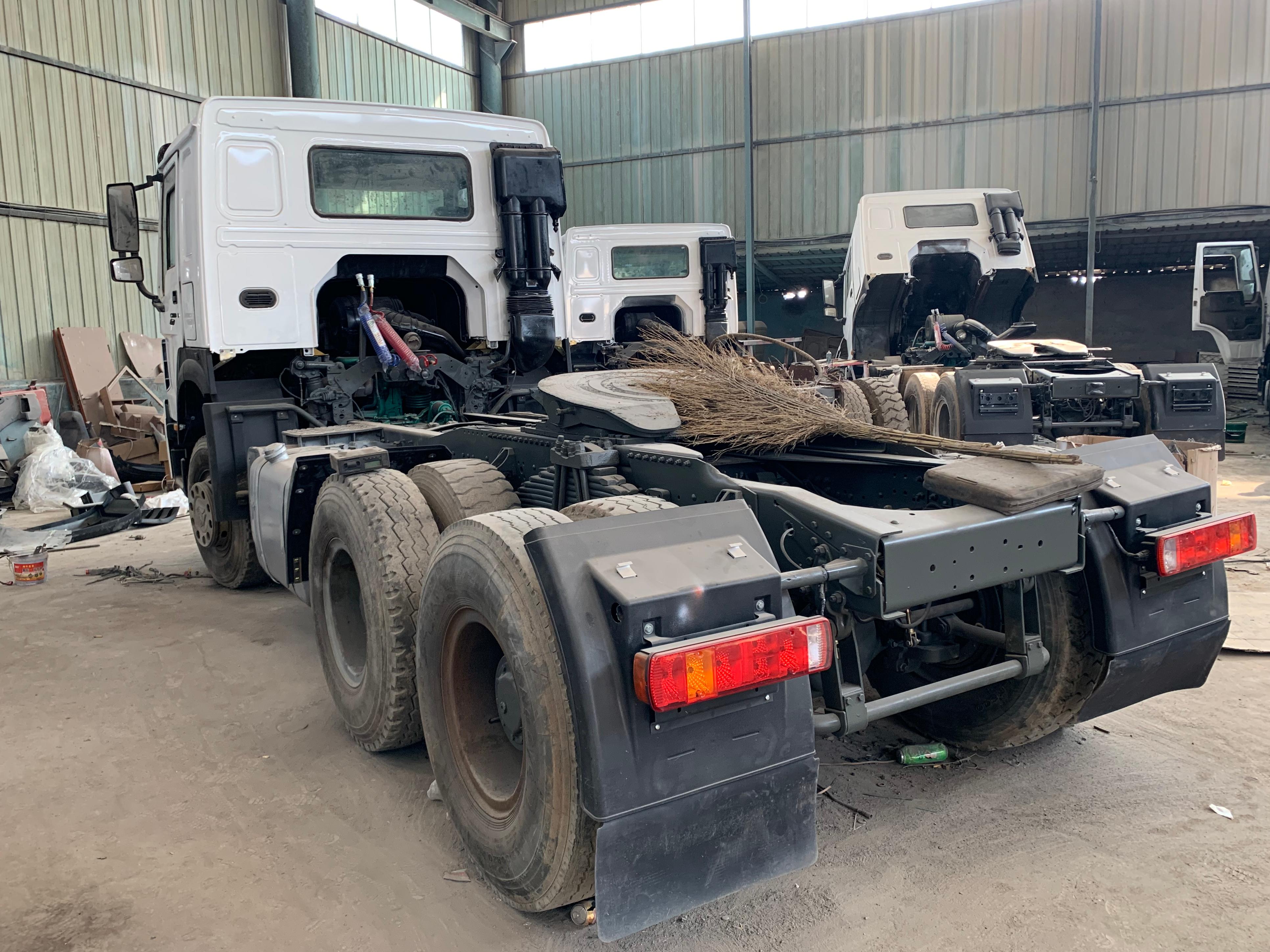 SINOTRUK HOWO 6*4 Tractor Truck