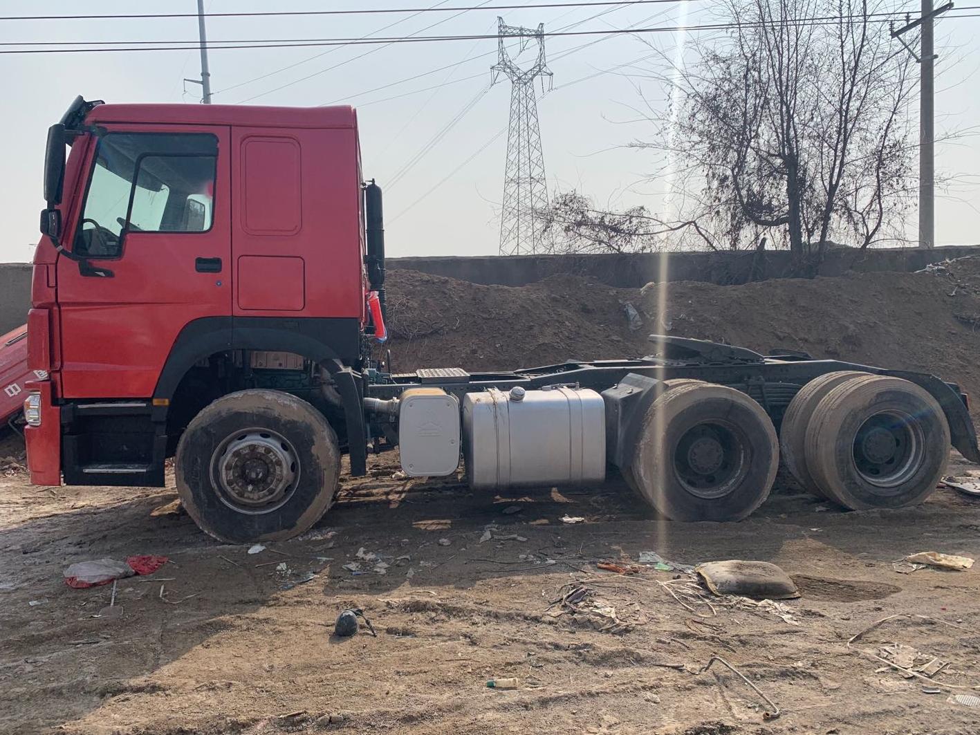 SINOTRUK HOWO 6*4 Tractor Truck