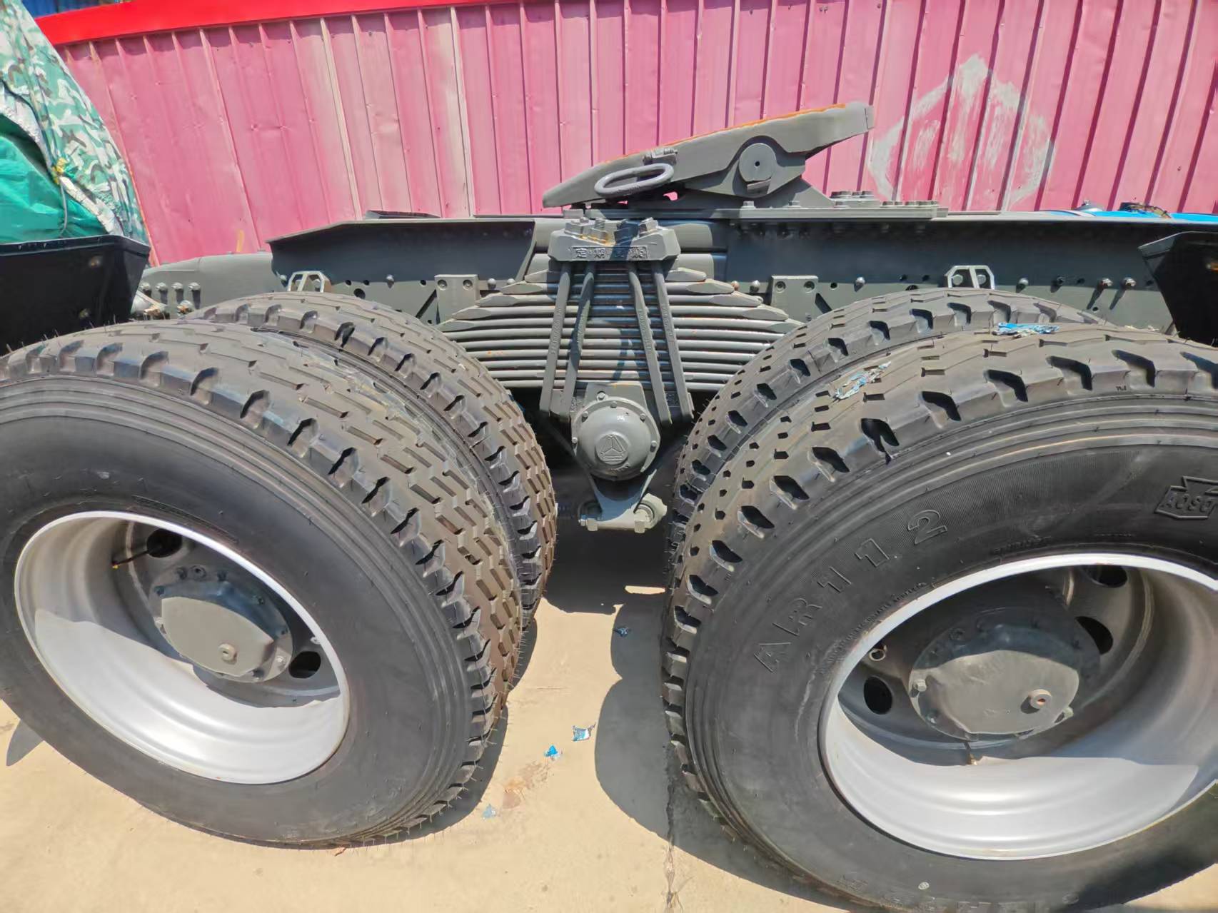 SINOTRUK HOWO 6*4 Tractor Truck