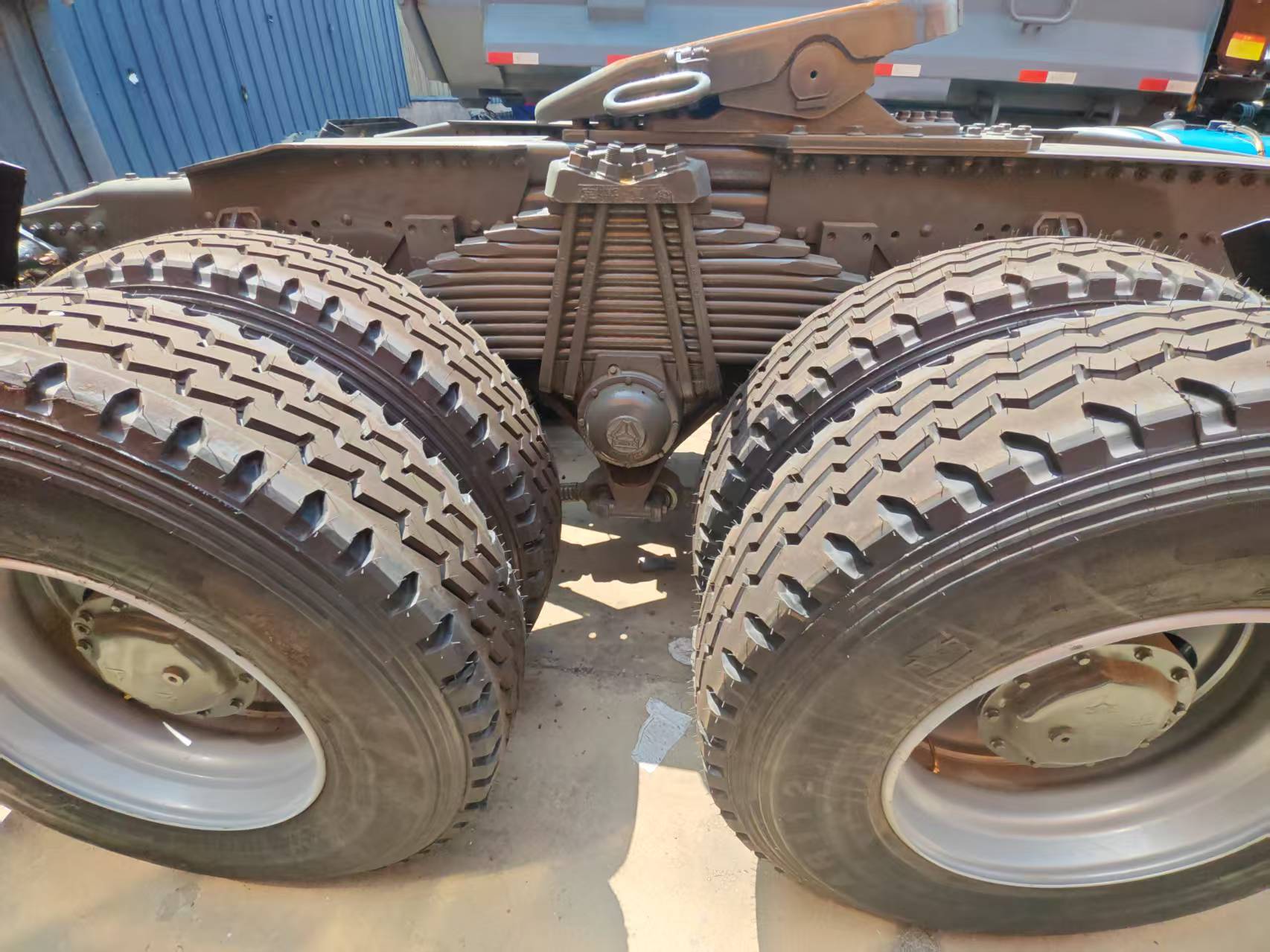 SINOTRUK HOWO 6*4 Tractor Truck