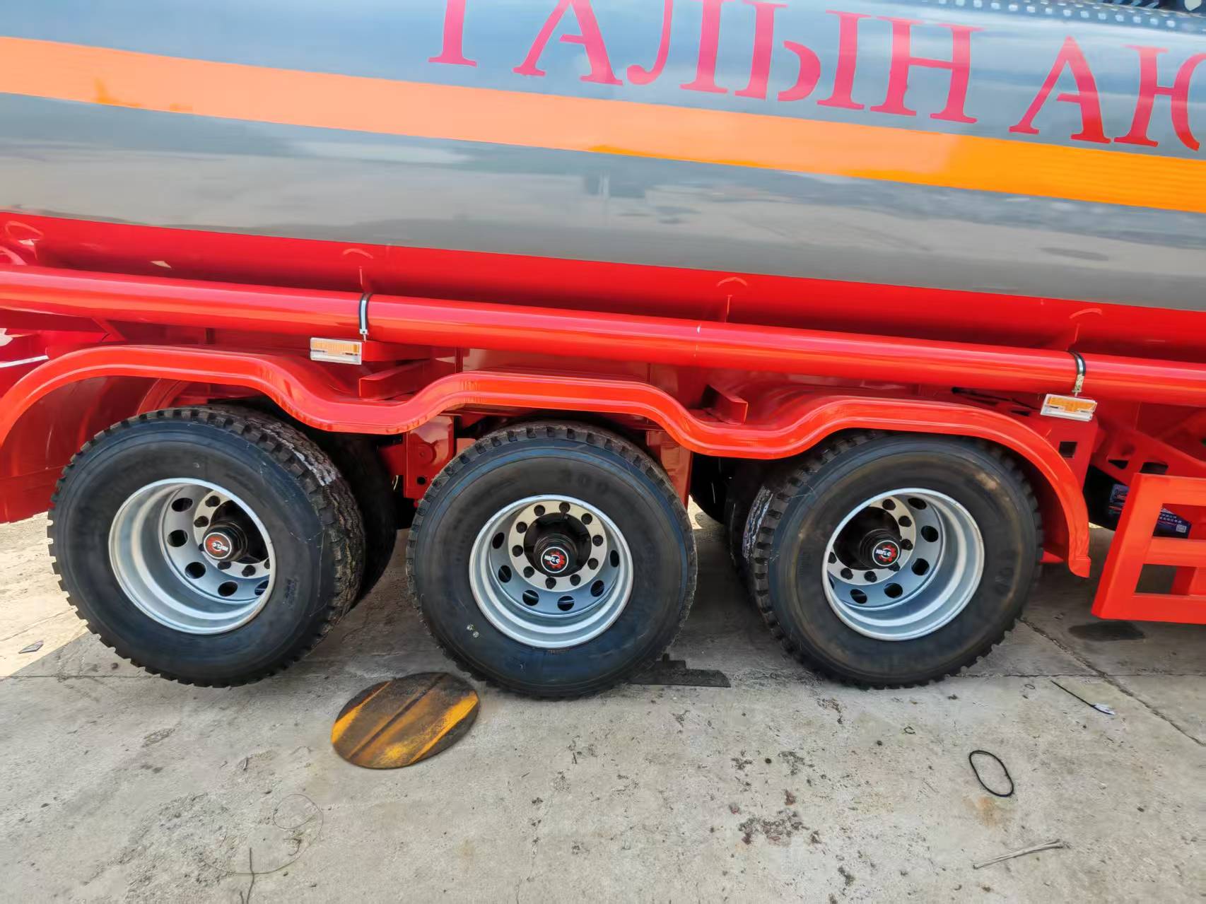 Oil Tank Trailer Detail Picture