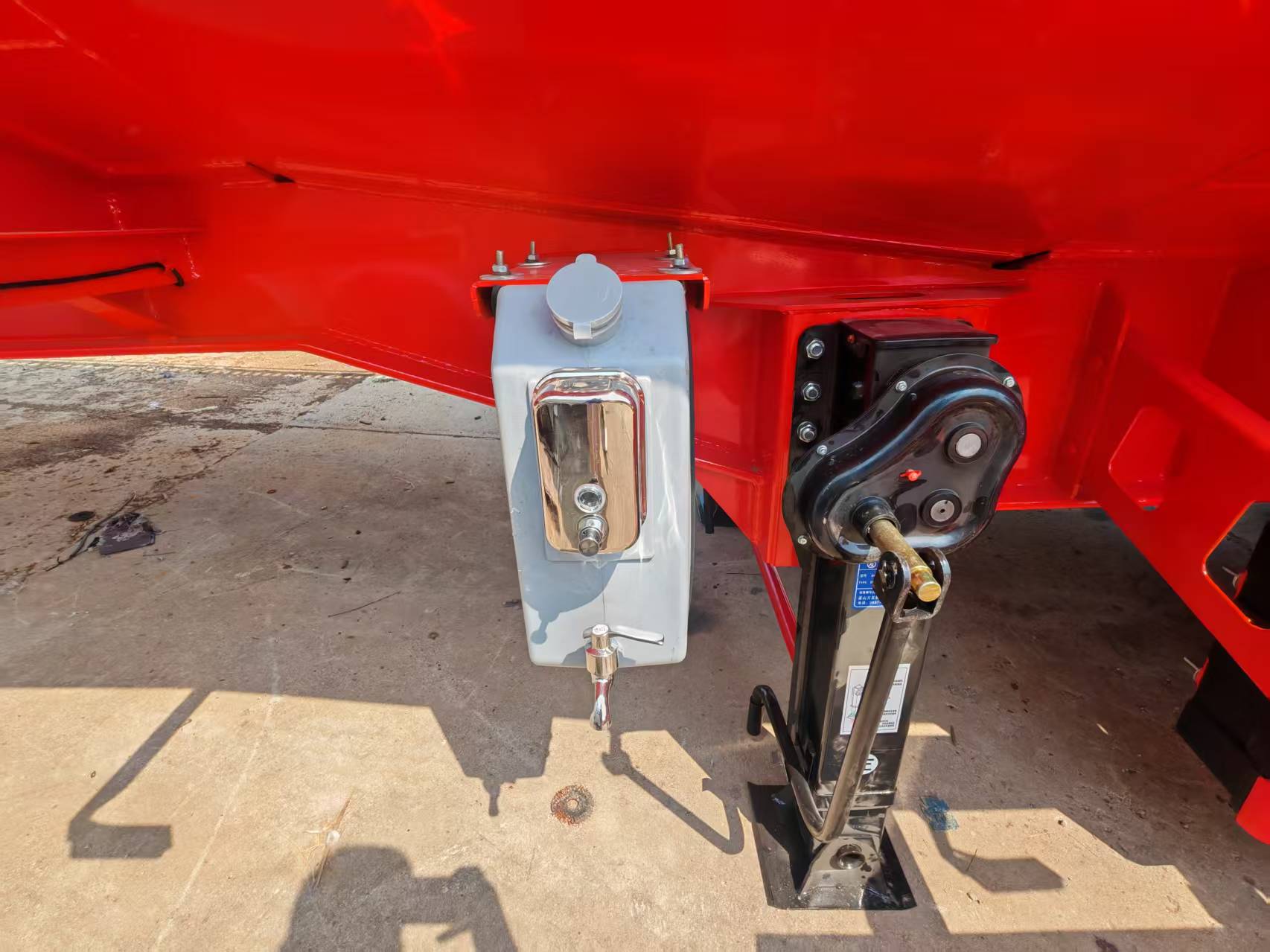 Oil Tank Trailer Detail Picture
