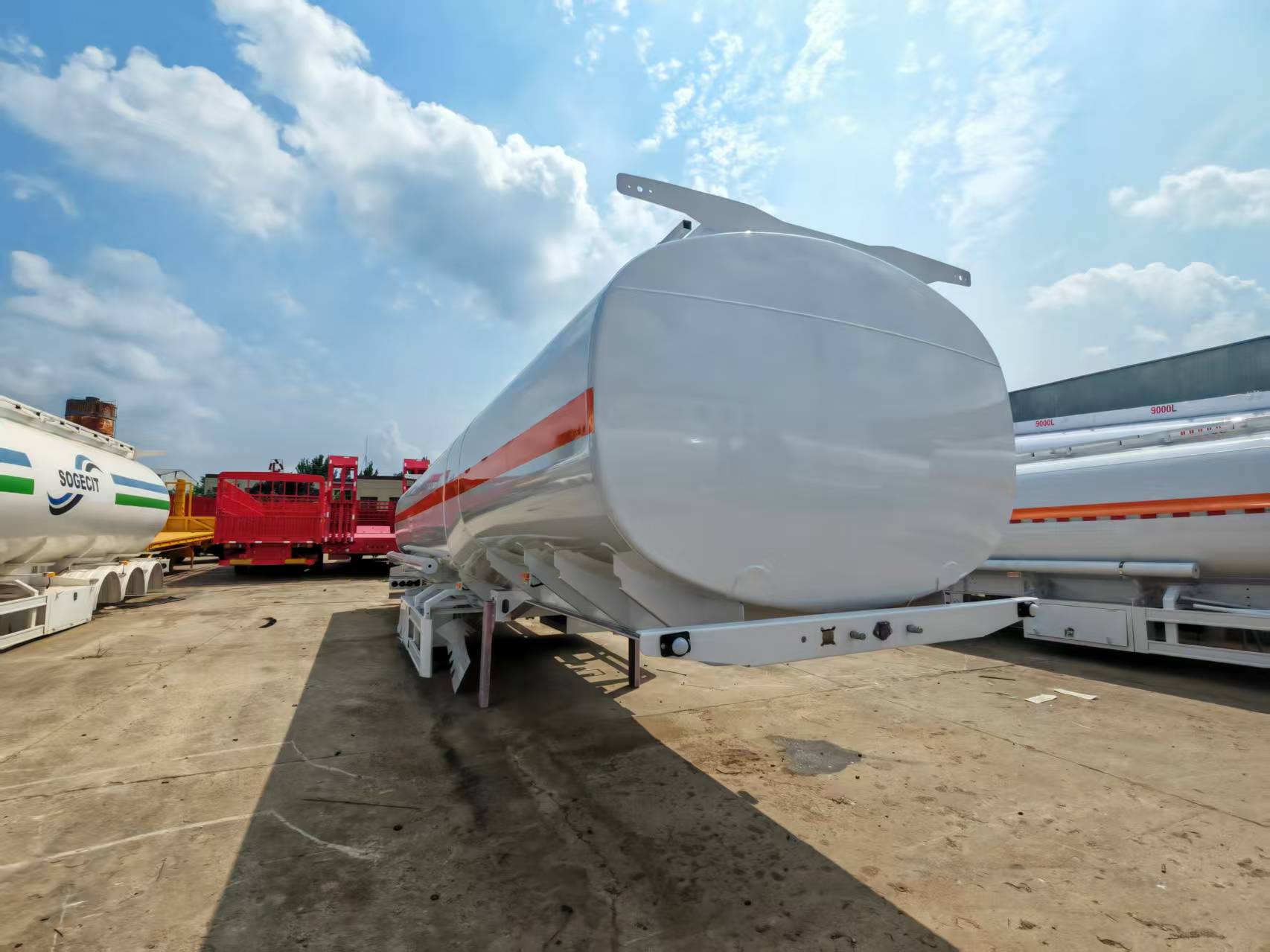 3 axles fuel tank tractor