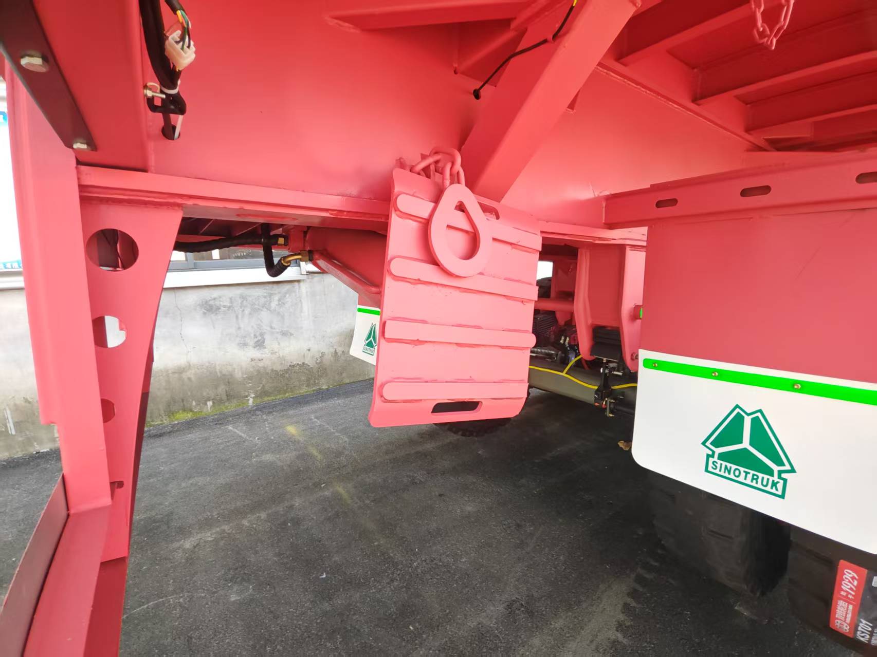 4 Axles 70 Tons Flatbed Semi Trailer Detail Picture