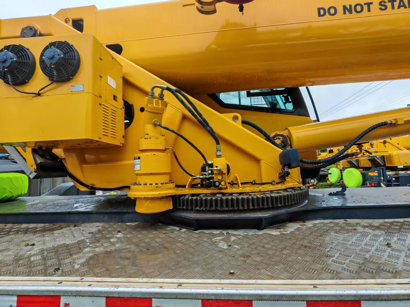 details of the truck crane