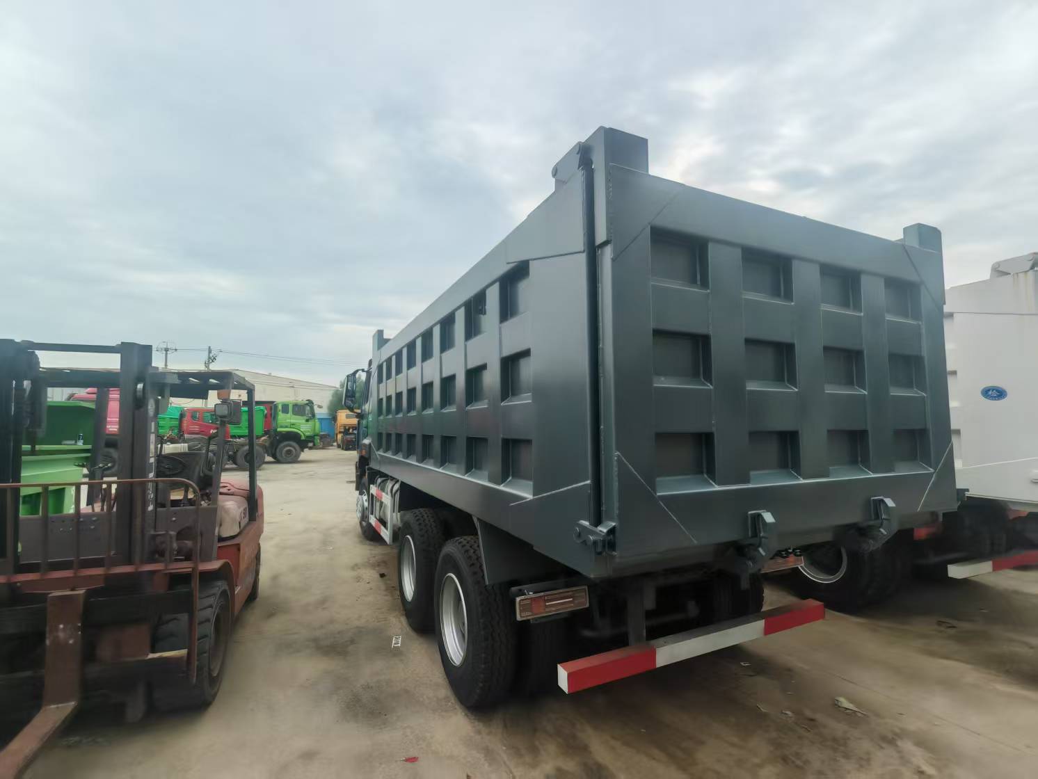 secondhand dump truck