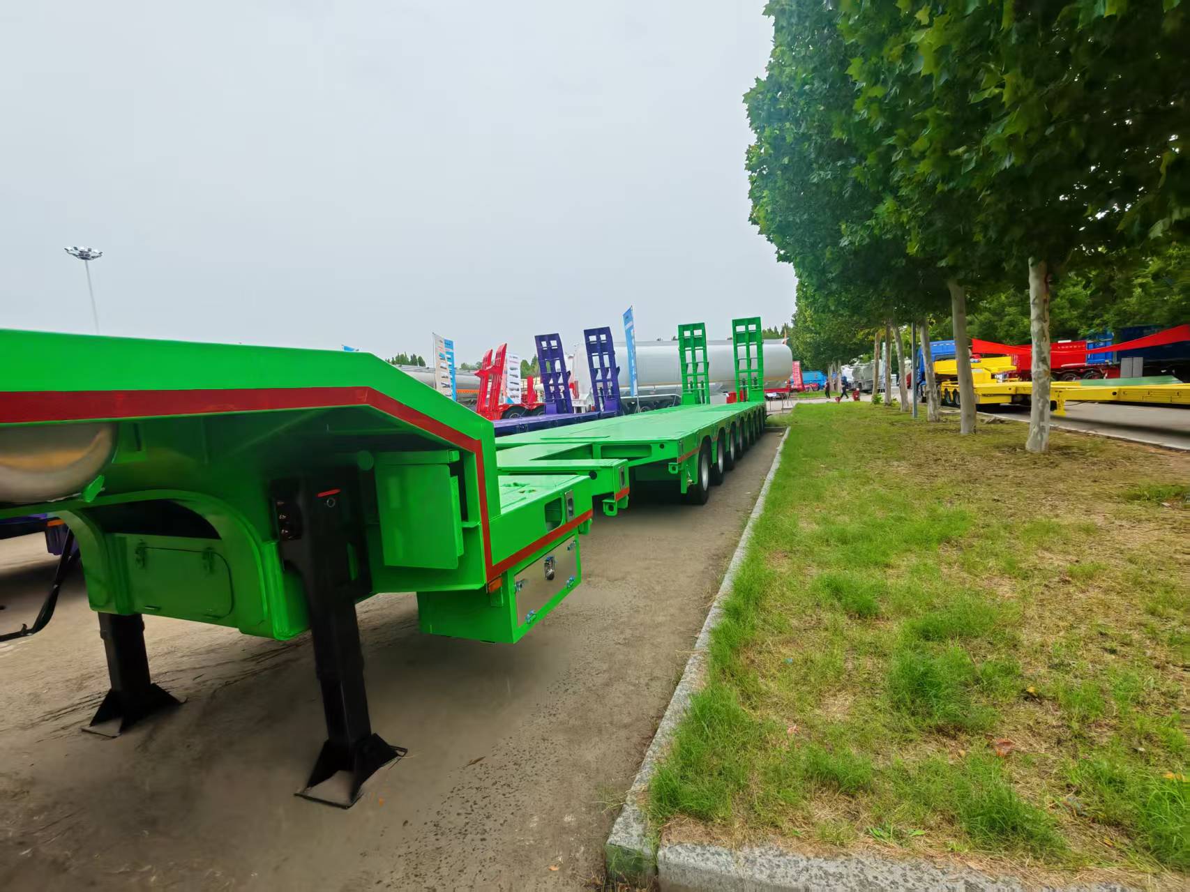 8 axles flatbed trailer