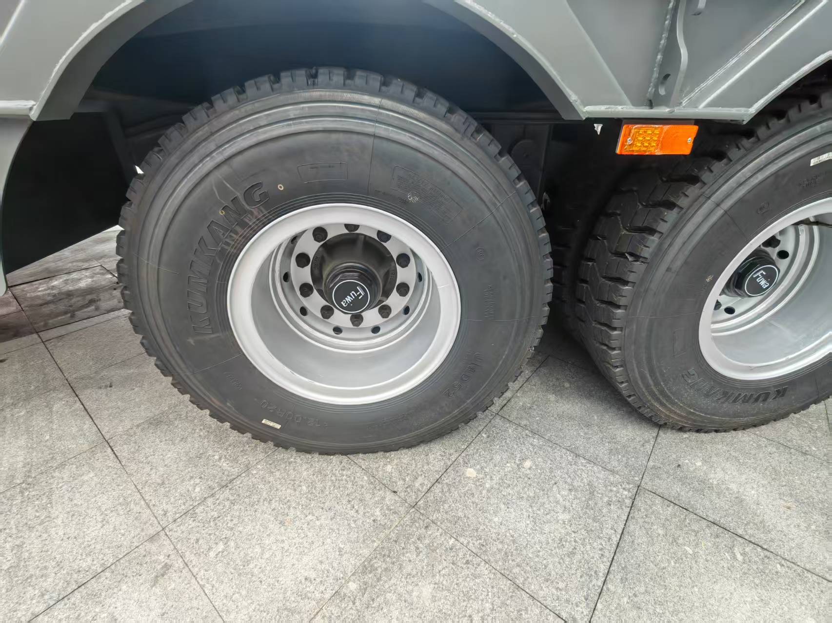 flatbed semi trailer tire