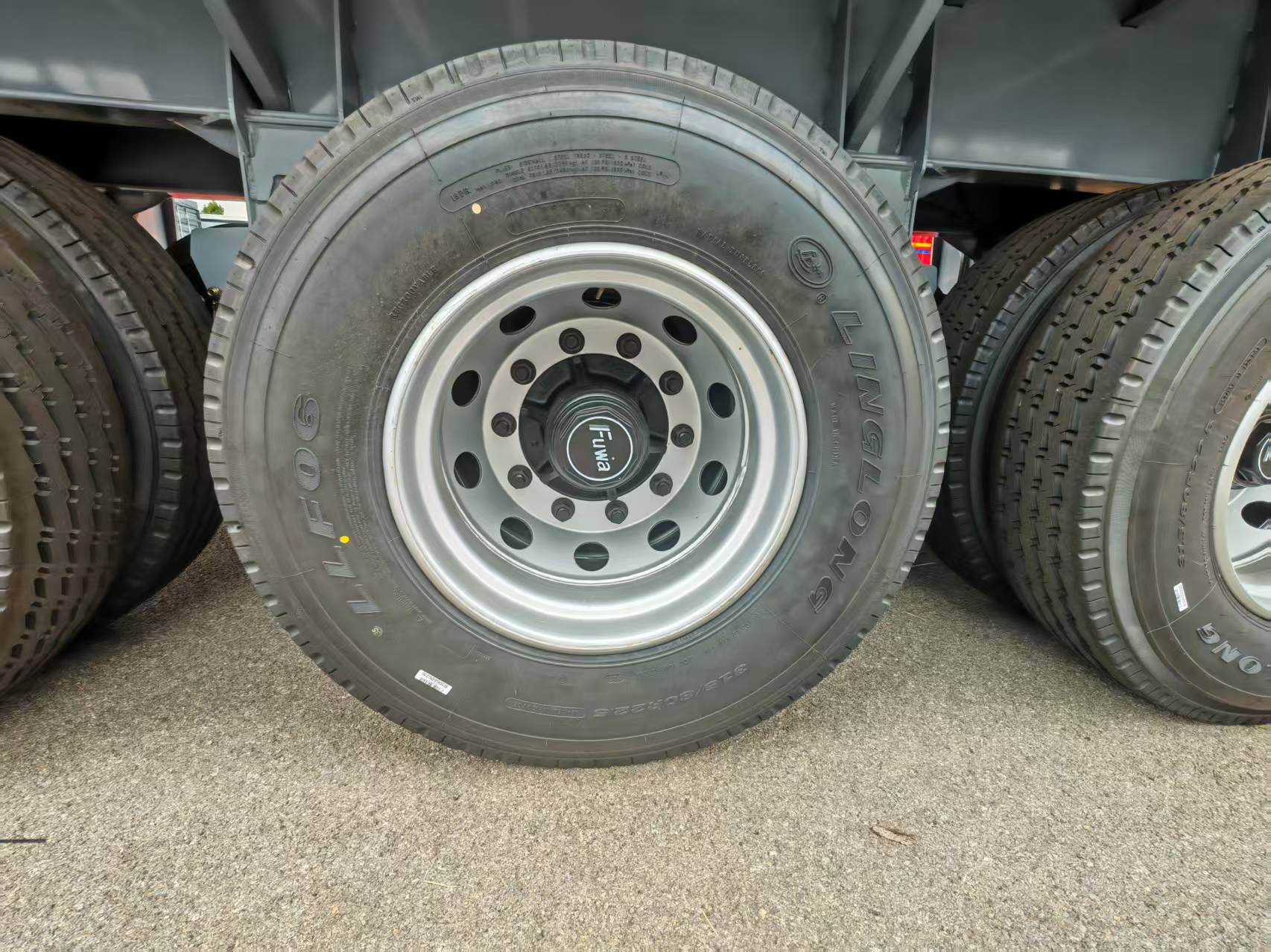 3 Axles 50 Tons Flatbed Semi Trailer Detail Picture