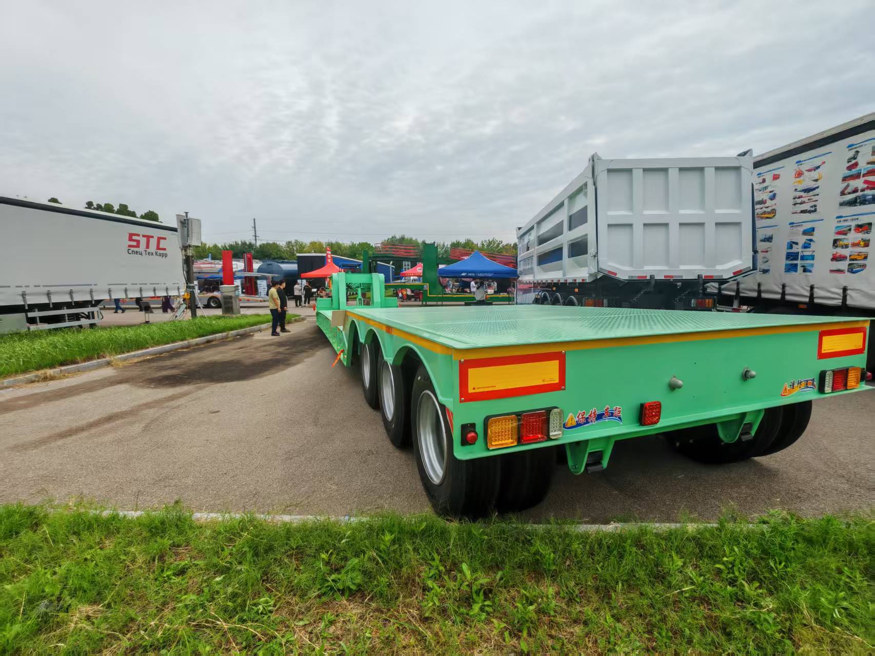 flatbed semi trailer