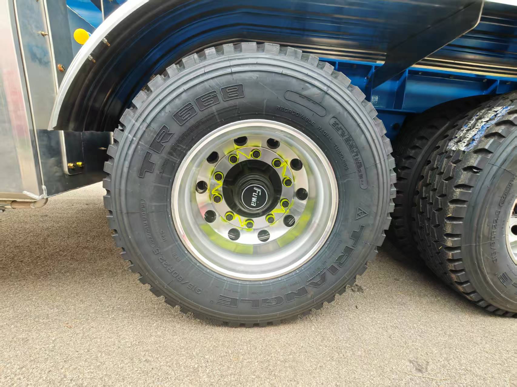 3 Axles 50 Tons Flatbed Semi Trailer Detail Picture