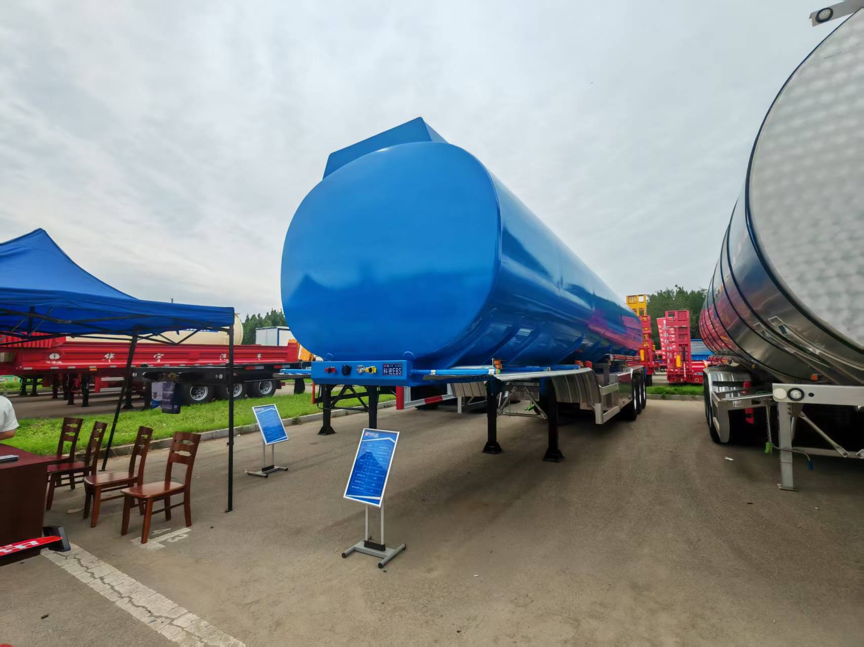 flatbed semi trailer