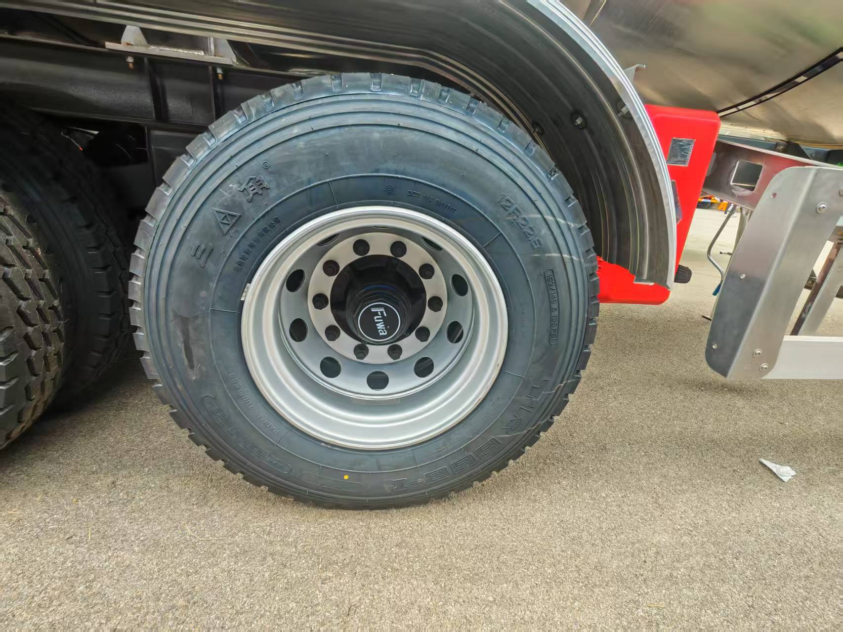 3 Axles 50 Tons Flatbed Semi Trailer Detail Picture