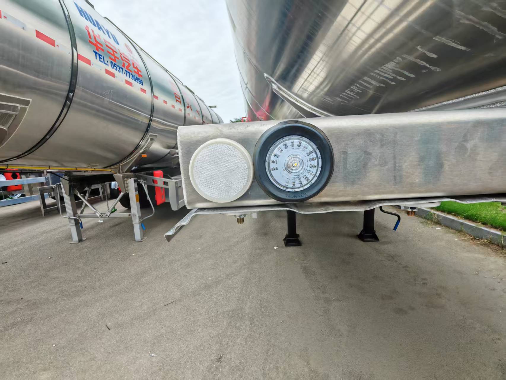 3 Axles 50 Tons Flatbed Semi Trailer Detail Picture