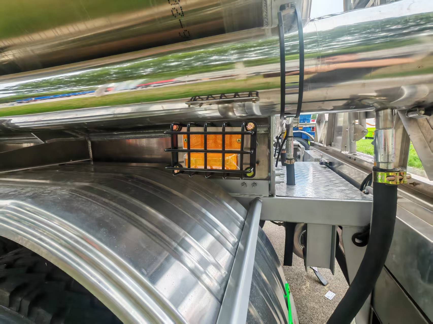 3 Axles 50 Tons Flatbed Semi Trailer Detail Picture