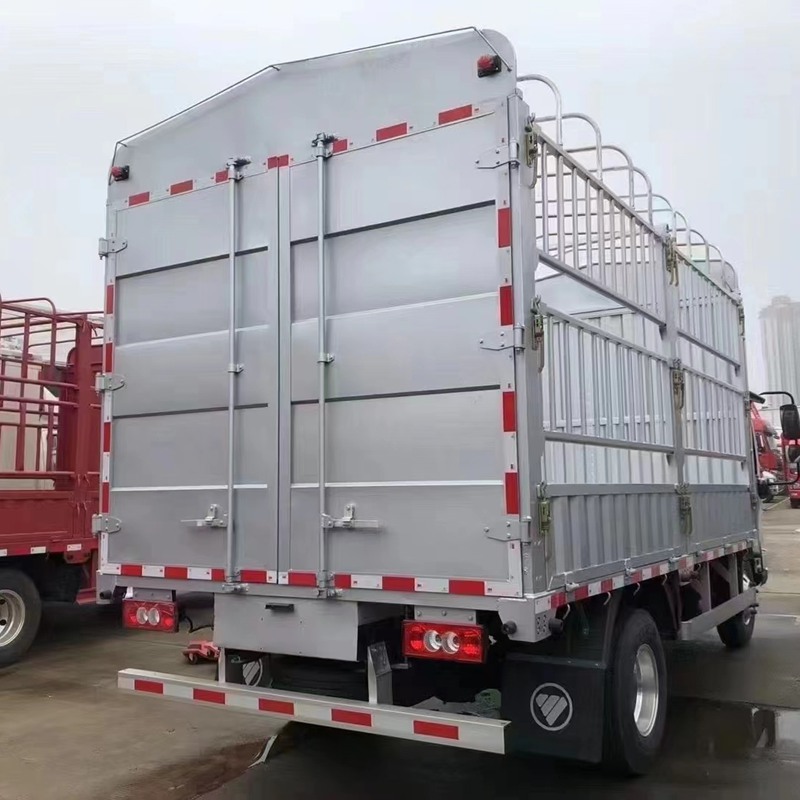 FOTON Aumark E with cargo