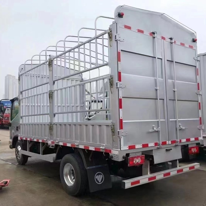 FOTON Aumark E with cargo