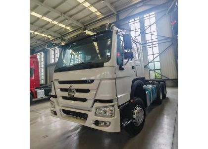 SINOTRUK HOWO 6X4 371HP Tractor Truck To Laos