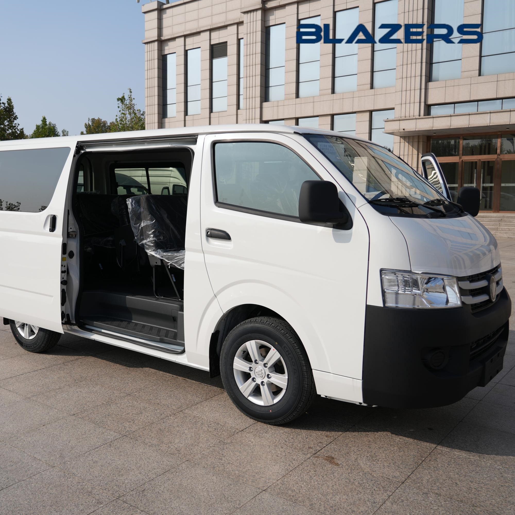 Popular 15-Seater FOTON G7 VAN  As  A School Shuttle For Senegal
