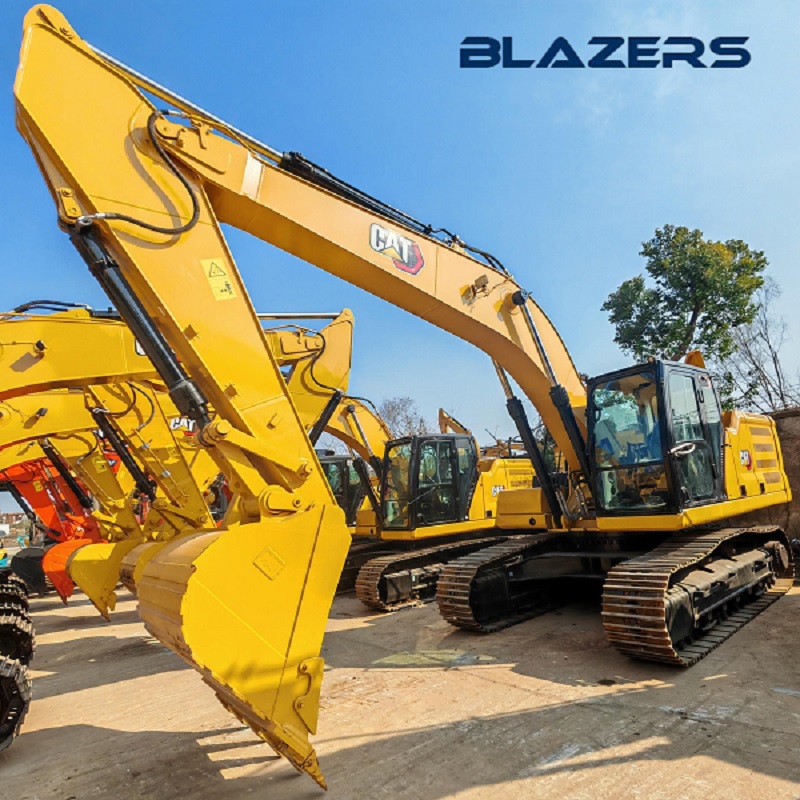 Used 33-ton CAT330GC Crawler excavator is suitable for water conservancy project construction. 