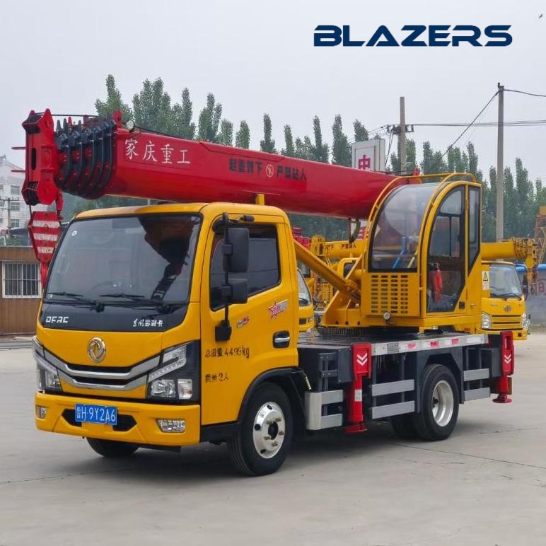 2019 Heavy-Duty Used DONGFENG Chassis Truck Crane For Tanzania