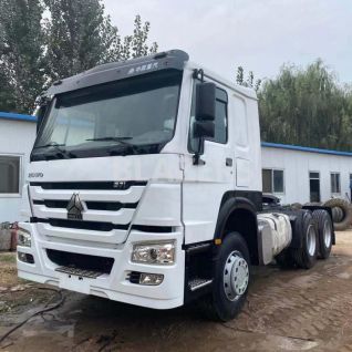 Hot Sale Used 6X4 SINOTRUCK HOWO 371HP Tractor Truck for Guinea