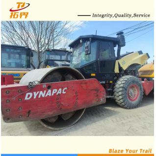 In stock 15-ton Parker CA702 single-wheel road roller is used for earthwork compaction operations