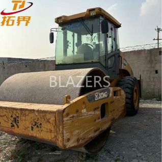 The high-performance XCMG XS223J large-scale road roller is suitable for land compaction operations.