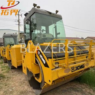 The newly renovated 12-ton XCMG XD121 Double-wheel road roller is selling well in the African region