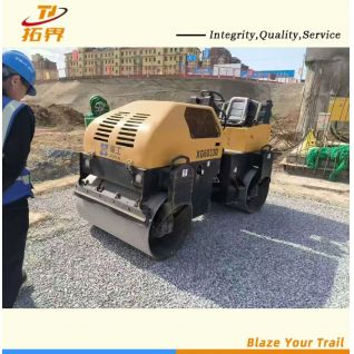 The 2017 3-ton XCMG XG6033D double steel wheel roller with low fuel consumption selling well in Tanzania