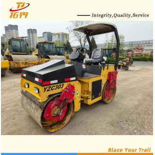 The 3-ton LuJie YZC303 double-wheel roller produced in China is suitable for compacting and hardening the road surfaces in residential areas