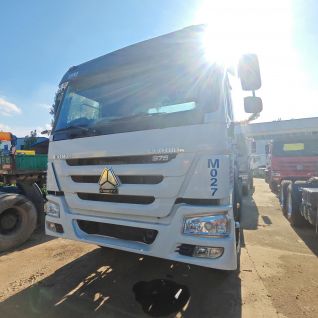 Hot Sale Used SINOTRUK HOWO 6x4 375HP Tractor Truck Head Diesel Manual Left for Vietnam
