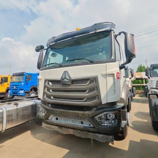 Second Hand Sinotruk Howo 6X4 10 Wheeler Tractor A7 T7H NX Truck Head Prime Mover Truck For Engineering Transportation