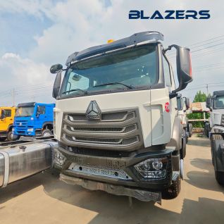 Second Hand Sinotruk Howo 6X4 10 Wheeler Tractor A7 T7H NX Truck Head Prime Mover Truck For Engineering Transportation