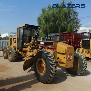 Best-selling in Côte d'Ivoire, second-hand CATERPILLAR 140H graders are used for site leveling operations